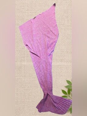 Red London Mermaid Tail Blanket - Pink